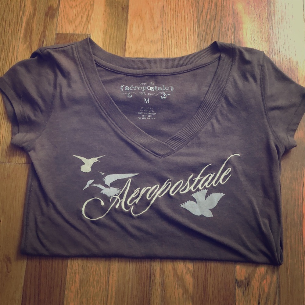 Aeropostale V-neck graphic tee